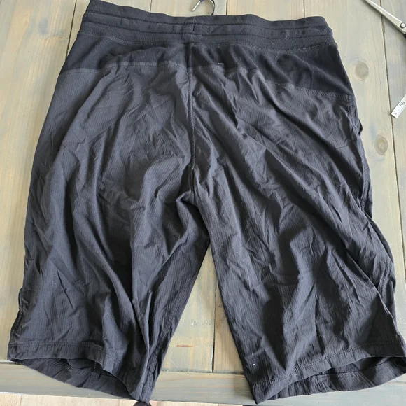 Lululemon Dance Studio Shorts L/XL - Picture 2 of 5